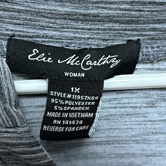 Elite McCarthry size 1X Heathered gray blouse with two breast pockets & pleats - Picture 2 of 5